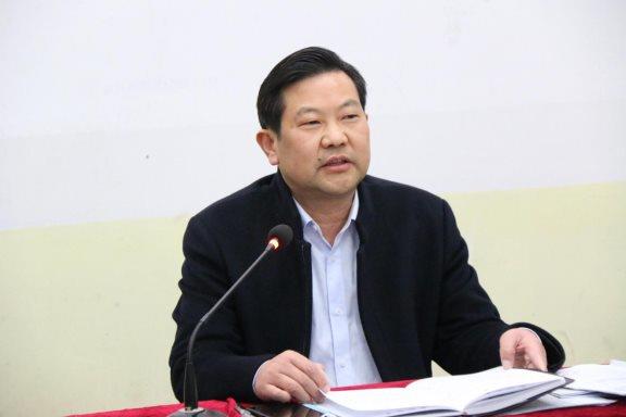 六安市新安中学召开全体教职工会议暨以人民为中心的发展思想专题学习