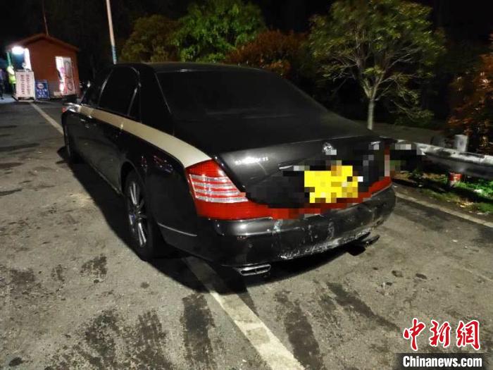 百万豪车高速“撞上”千万豪车 车主未投保致损失巨大