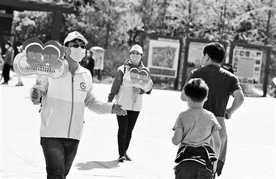 北京不戴口罩被列入游园不文明行为“黑名单”