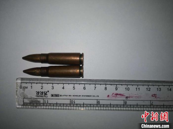 警方查获的子弹。 警方供图 　摄