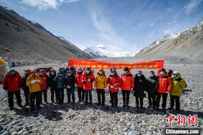 世界海拔最高环保行动 西藏进行大规模登山垃圾清理回收