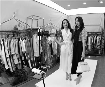 网络“时装秀”走起 沈阳双胞胎姐妹成了网红