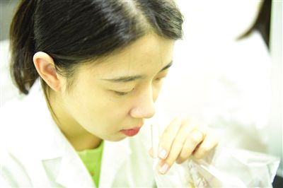 揭秘嗅辨员：一个“与臭为伍”的职业