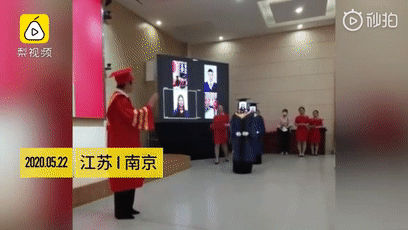 校长为机器人拨穗！今年的毕业季太硬核了