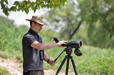 英国“鸟神”在中国护鸟近十年绘制北京观鸟地图