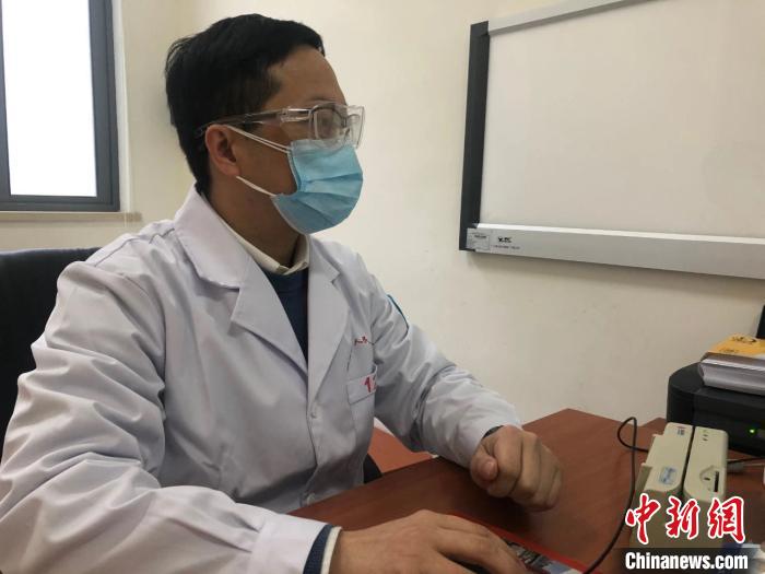 浙江温州医生坚持深夜开课将防疫经验送往海外