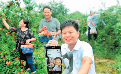小屏幕打开大市场 “直播带货”助力中国经济复苏