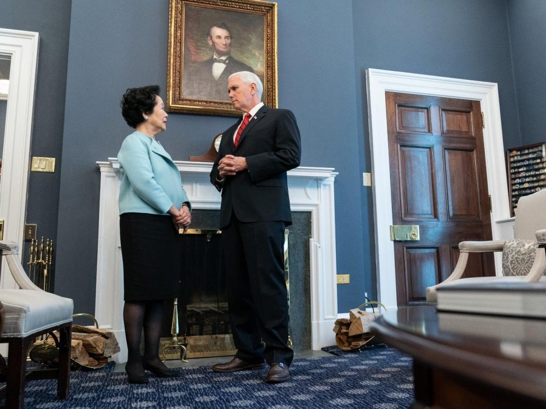 涉港国安法来了，乱港分子开启排队“变脸”模式