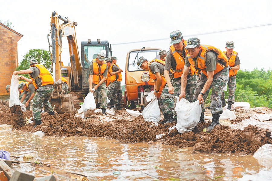 致敬！抗洪抢险中“最可爱的人”