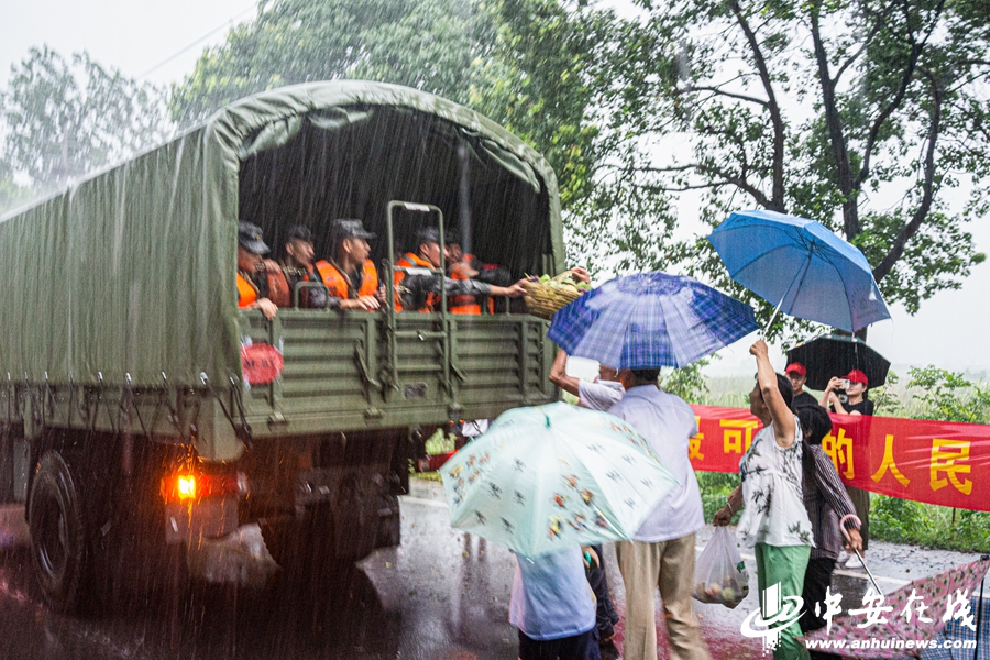 【江淮暖新闻】你在一线保我家园 我在后方倾情助力