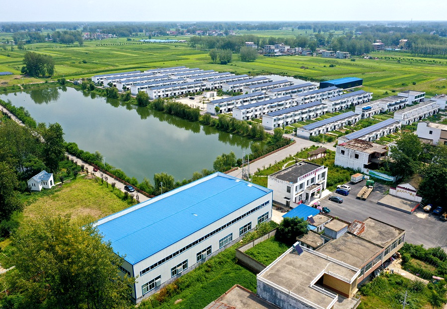 【走向我们的小康生活】贫困村“搬”出新景象