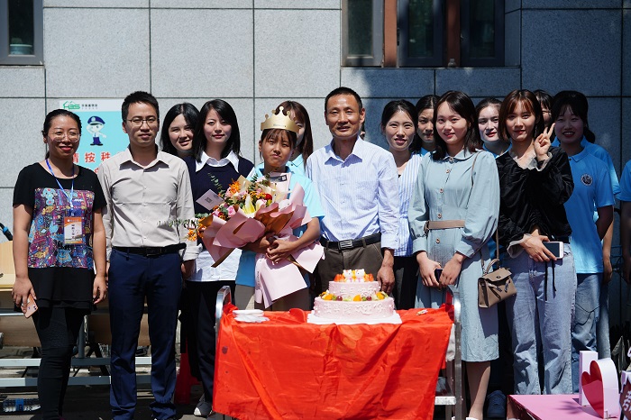 好温情好暖心！皖西学院法学院迎新现场给新生庆生日