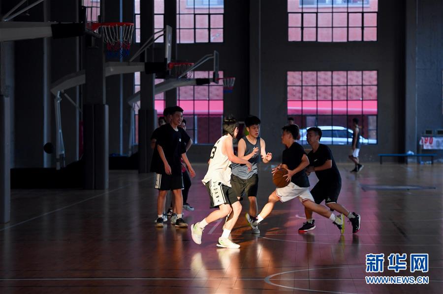 (特区40年·图文互动)(6)老厂房变身“梦工厂”折射厦门经济特区40年变迁