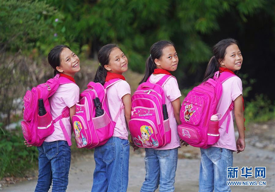 (脱贫攻坚·图片故事)(1)四胞胎家脱贫记