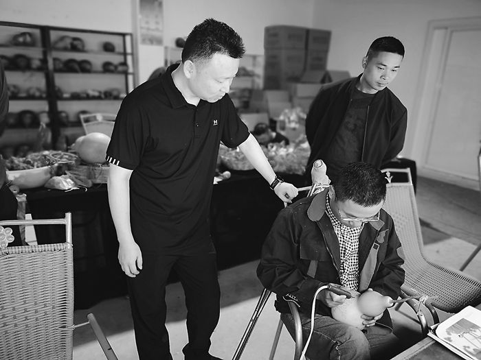 “中国好人”颜亮亮：一个人改变一个村