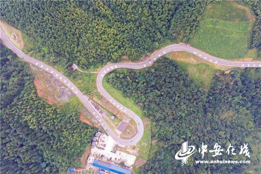 【走向我们的小康生活】 一河之隔 “搬”出幸福新生活