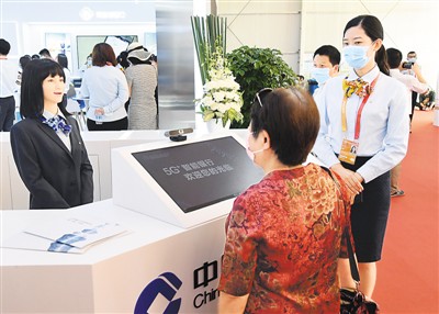 家门口ATM机怎么变少了？线上线下"融"起来发展