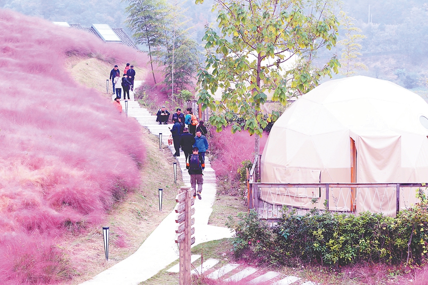 “云顶山乡”客如织