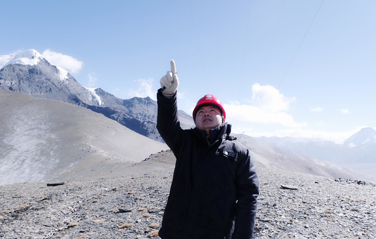 用脚步丈量“电力天路”