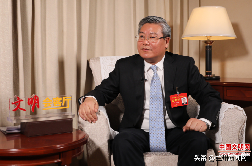 省委常委、市委书记李荣灿接受中国文明网记者采访时说 文明城市创建不是“独角戏”而是“大合唱”