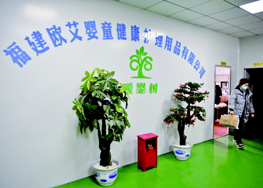 婴儿霜“大头娃娃”事件追踪：“消”字号多少隐患待消