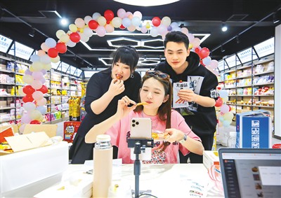 中国网络零售持续火爆（专家解读）