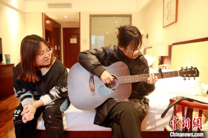 盐城一高校“留校”大学生：时刻被爱包围着，不感到孤单