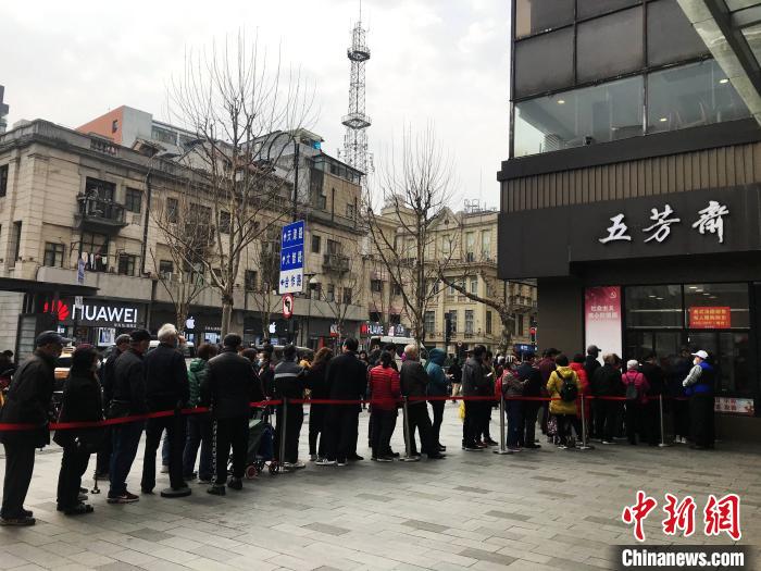 武汉老字号手工汤圆热销：排队3小时 每人限购2盒