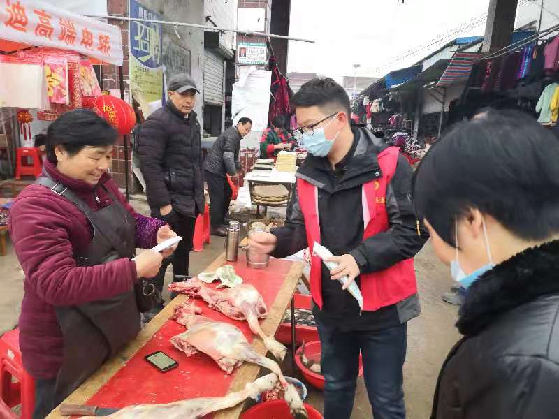 志愿服务齐开展 共度佳节情更暖