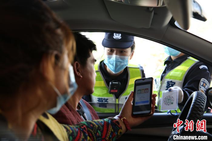 边境检查站女警的24小时