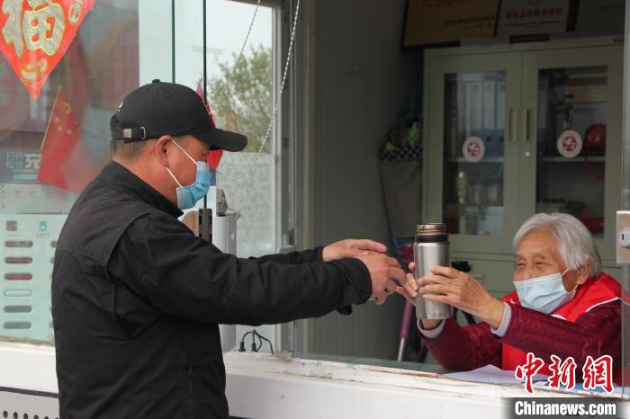 为了志愿服务不掉队 河南一群老奶奶画地图学用“高科技”