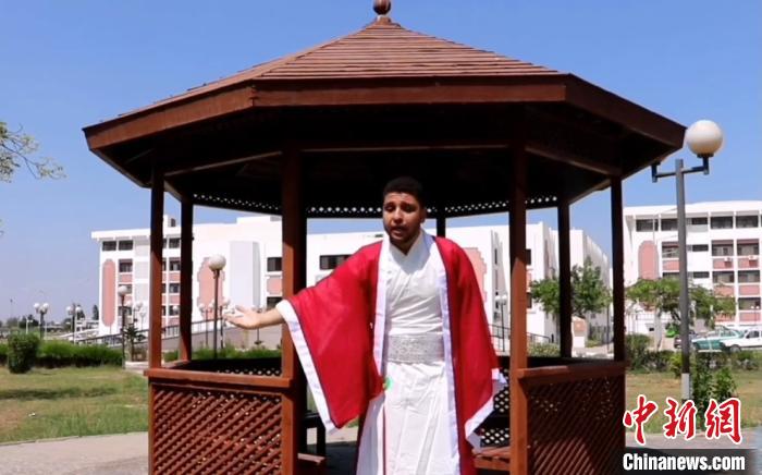 喜欢中国相声的埃及学生：汉语像一根魔法杖