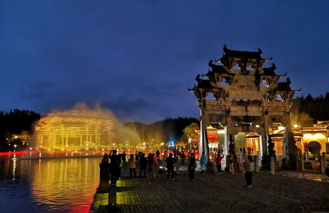 春游江淮请您来｜夜幕下的“西递传奇”