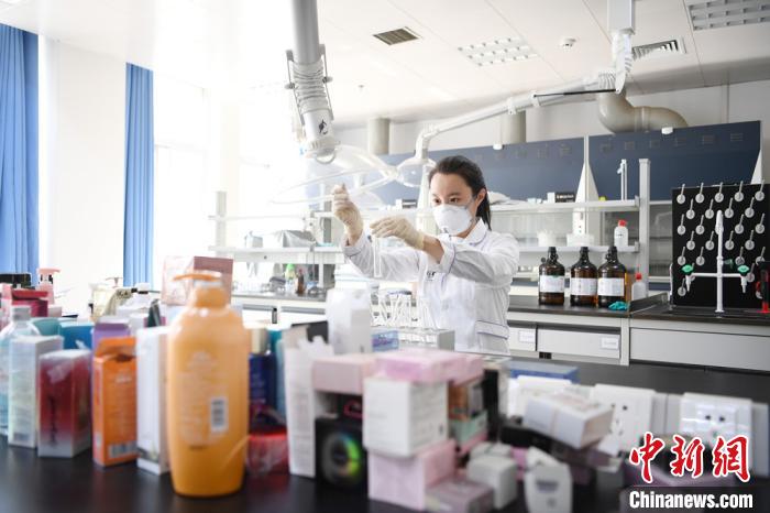 如何为“美丽事业”护航？化妆品检验精密度达大米10亿分之一