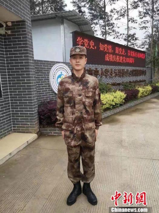 那个在汶川地震中幸存的8岁男孩，参军了！