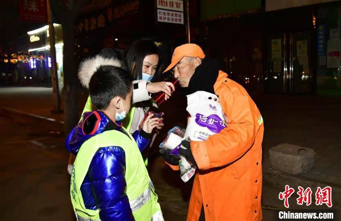 山西“80后”男子成立志愿者队伍:只要有需要我就在