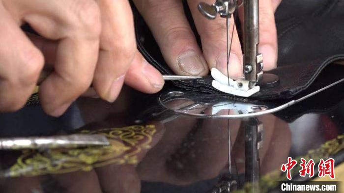一针一线铸就工匠精神：探访六旬老人裁缝生涯四十载背后的故事