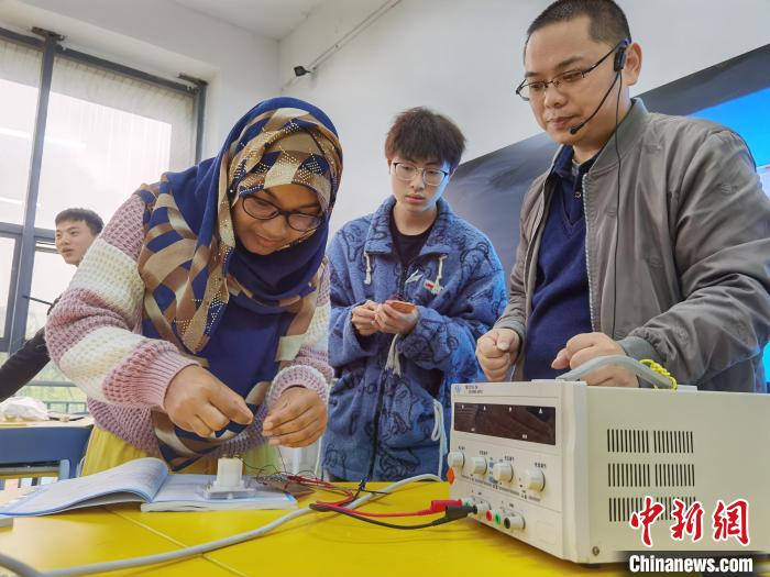 海外学生留学中国学成回国建设自己国家