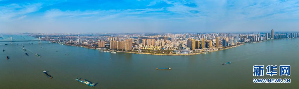 百万雄师身后，是千千万万的人民