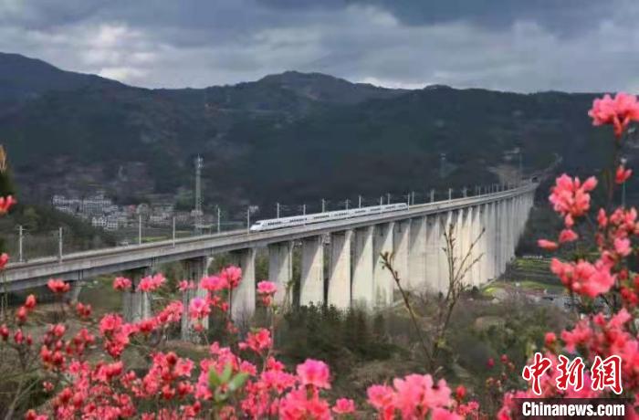 铁路串起大别山革命老区 沿线焕发勃勃生机
