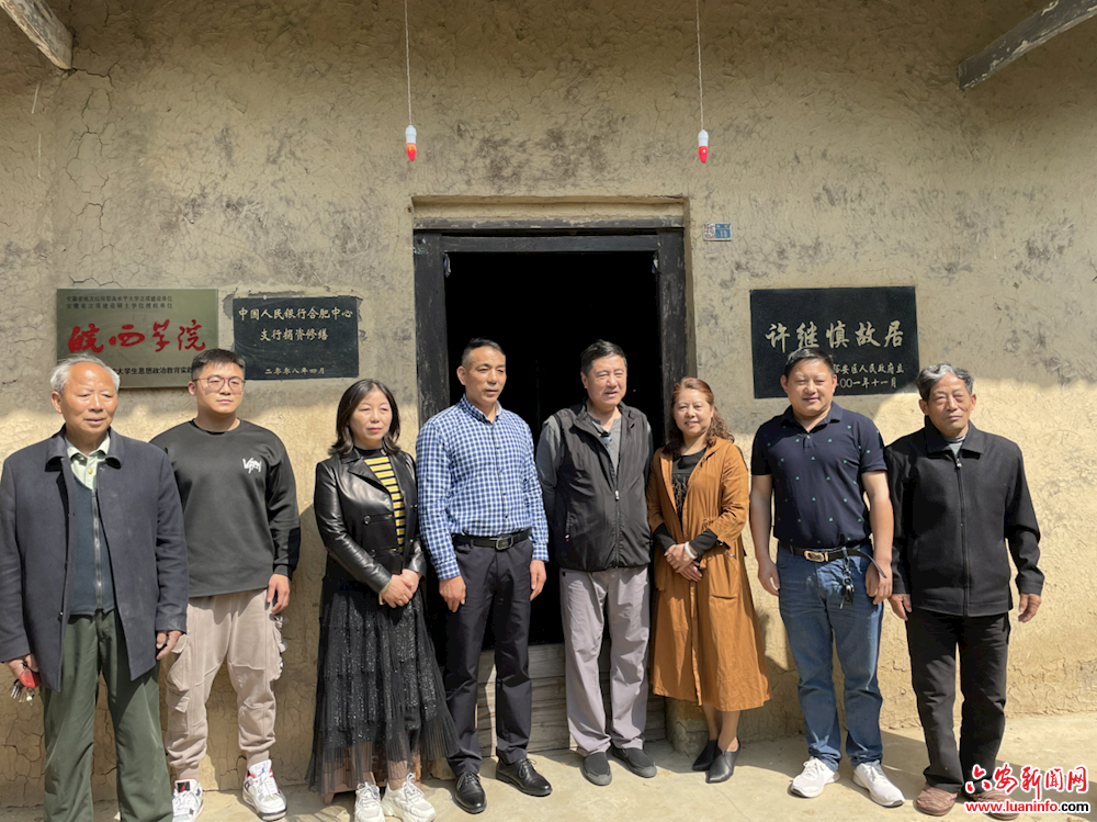 叶大鹰到我市祭拜先烈许继慎