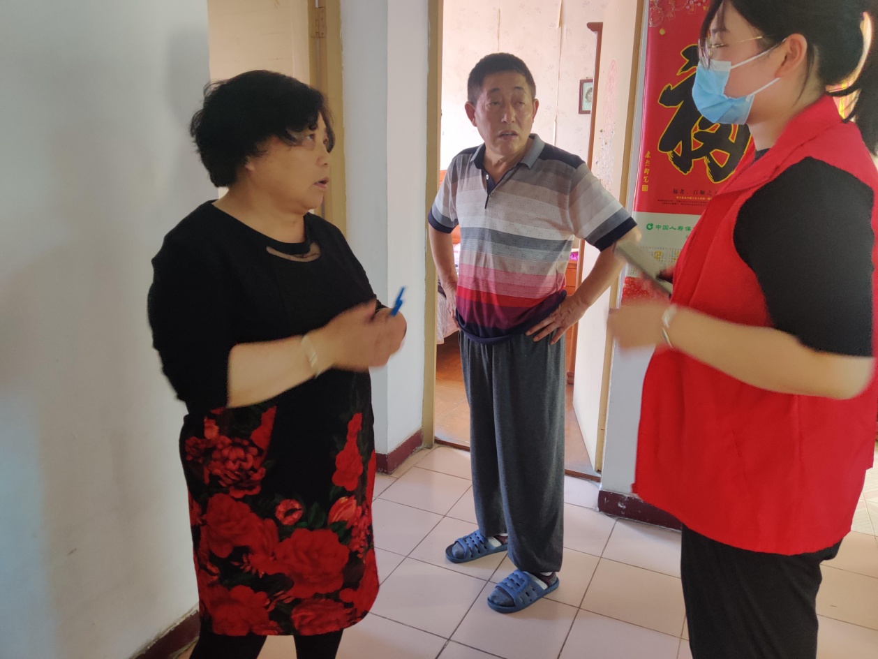 金寨县梅山镇：红村社区传承红色 温度测量送进家门