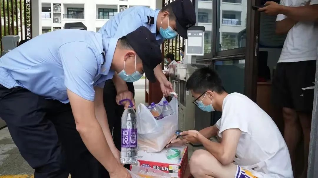 织密“平安网格” 筑牢“疫线屏障” ——六安市政法系统助力疫情防控纪实