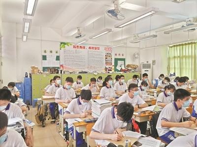 高考临近，老师家长帮学生“花式”解压