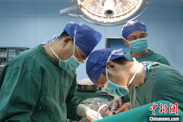 江西首例肺移植手术开展 助力一男子成功“换肺”