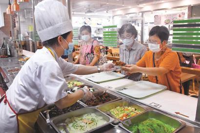 “一餐饭”，如何成为老人嘴边反复咀嚼的“好”