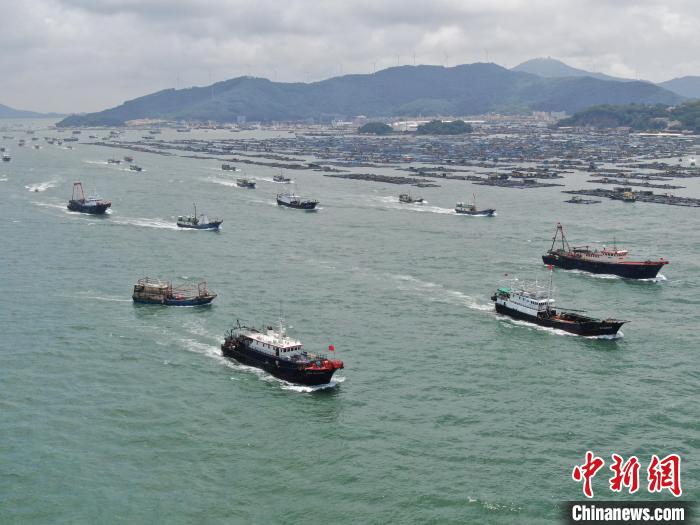 “中国南海渔都”发布开渔令千艘渔船出海盼风调雨顺