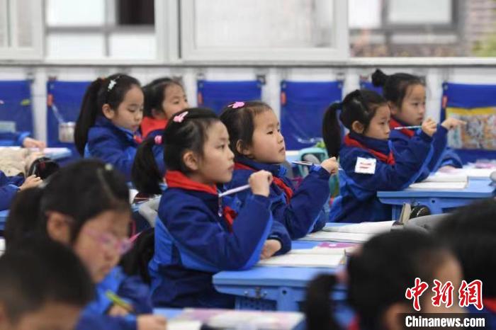 浙江实行义务教育学校课后服务全覆盖 不得强制教师参加