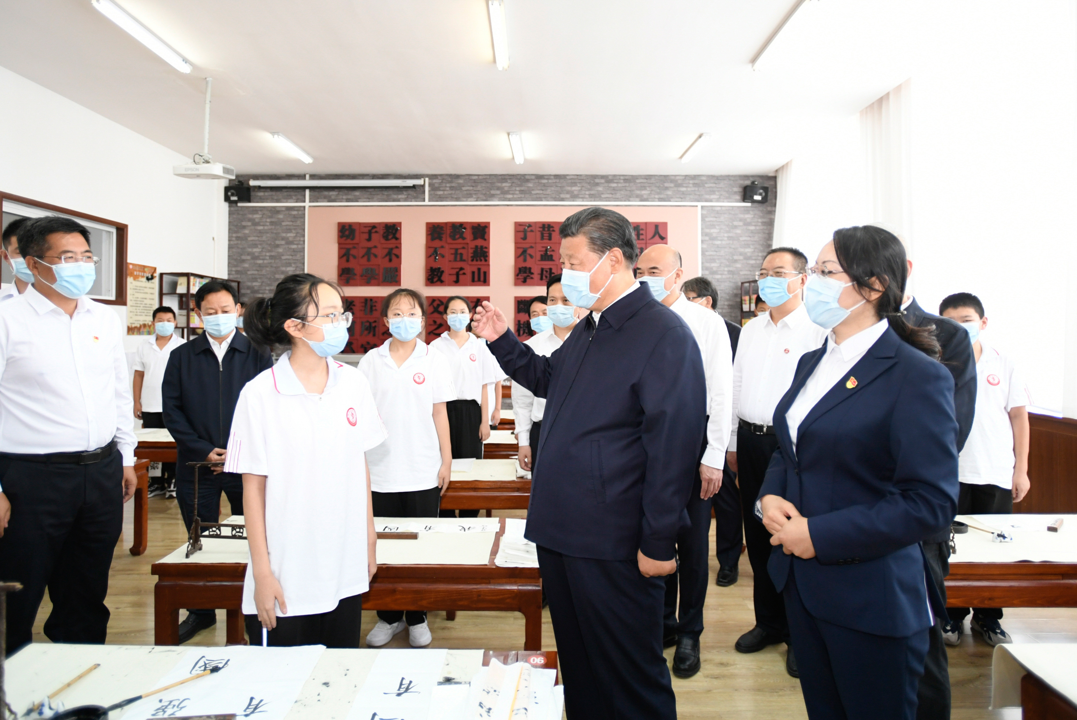 习近平勉励中学生：全面发展，成为国之栋梁