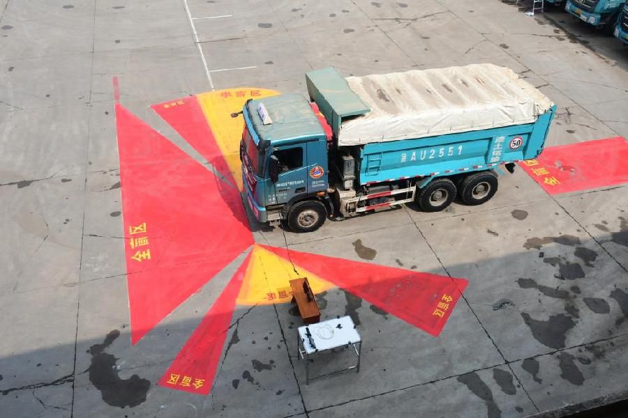 大货车右转安全盲区难题如何破解？技术升级迫在眉睫